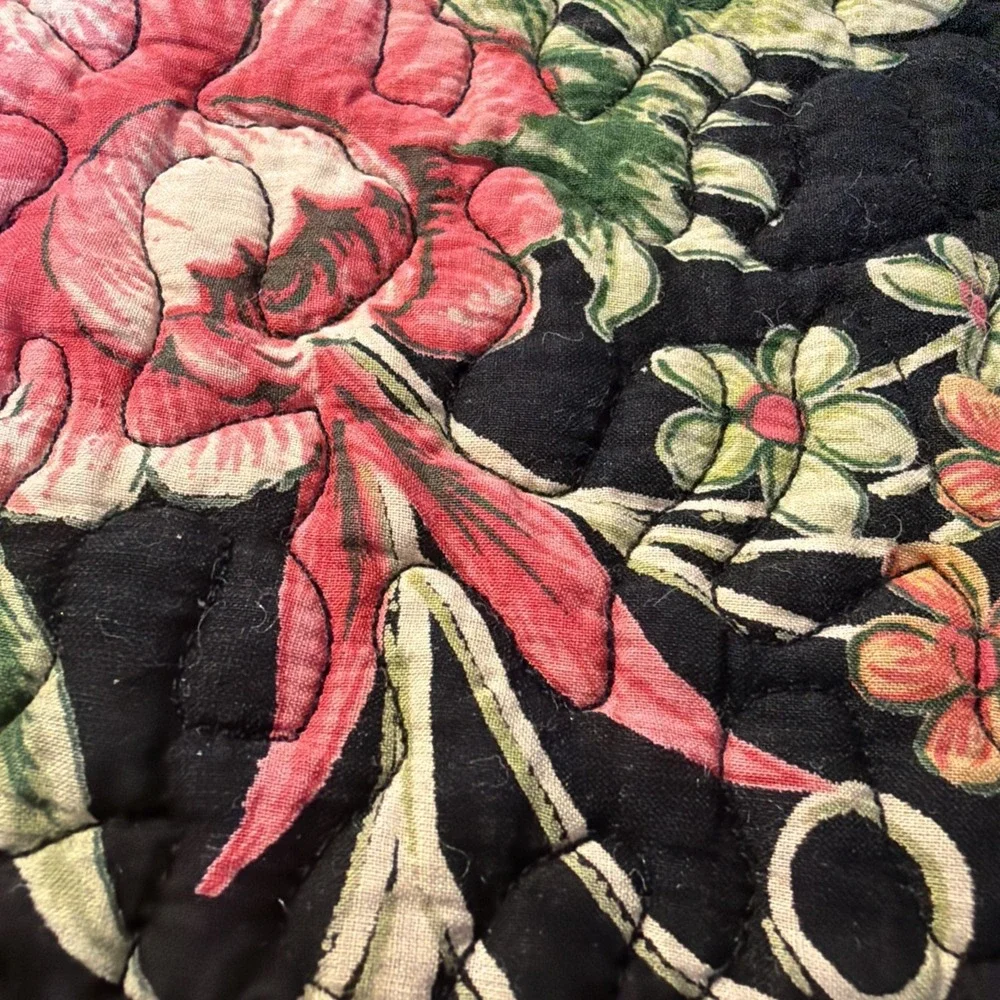 Set Of 6 Black Pink Rose Floral Quilted Placemats Reversible Scalloped Trim EUC